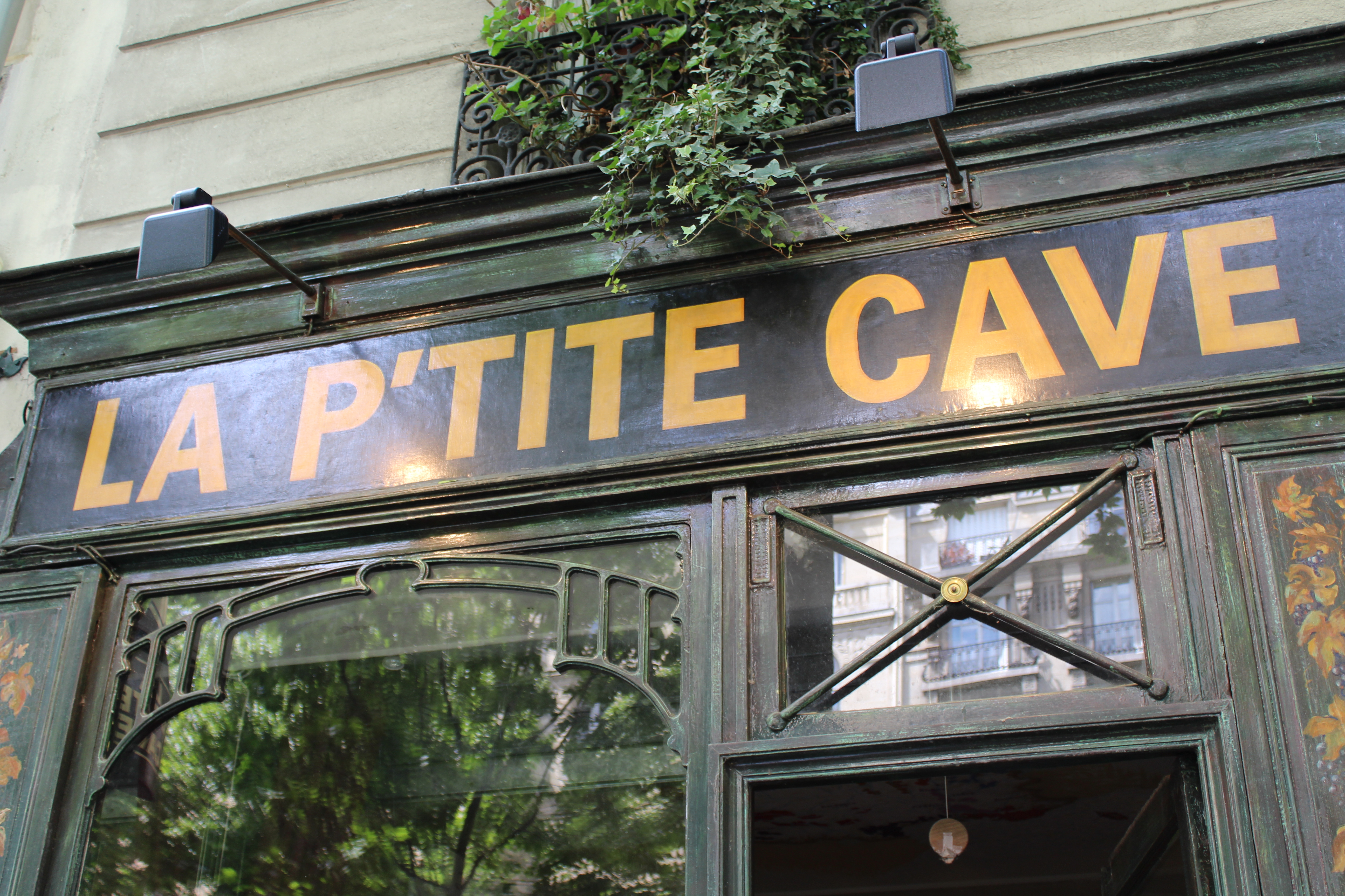 La P'tite Cave - Paris - Message In A Window