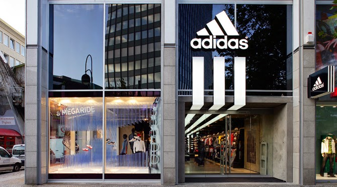 Adidas, flagship New York - Message In A Window