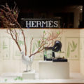 Vitrine du Magasin Hermès Avenue Georges V Paris 8e par Joséphine Pinton